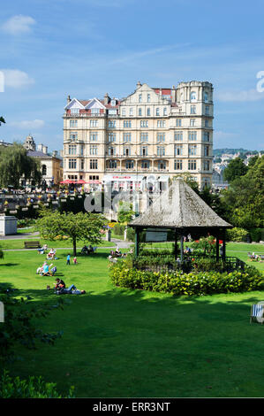 Parade Gardens, Old Empire Hotel, Bath city, Somerset, Regno Unito; Inghilterra; Foto Stock