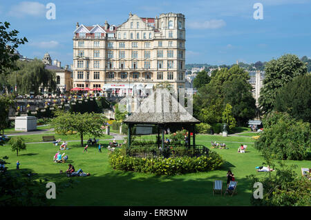 Parade Gardens, Old Empire Hotel, Bath city, Somerset, Regno Unito; Inghilterra; Foto Stock