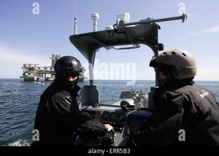 Gdynia, Polonia 7th, giugno 2015 nella foto: Torpedownia - tedesco edificio nazista dei siluri research center, costruita sul polacco terriery durante la Seconda Guerra Mondiale. Torpedownia era un siluro assembly hall con dispositivi per riprese di prova, costruita in corrispondenza del fondo della vaschetta, a poche centinaia di metri dalla riva. Foto Stock