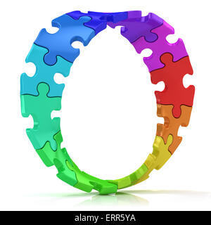 Cerchio ritorto di coloratissimi puzzle. Isolato su sfondo bianco. Foto Stock