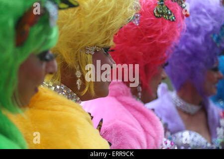 Sao Paulo, Brasile. Il 7 giugno, 2015. I partecipanti prendono parte al 2015 Gay Pride Parade in Sao Paulo, Brasile, il 7 giugno 2015. Credito: Rahel Patrasso/Xinhua/Alamy Live News Foto Stock