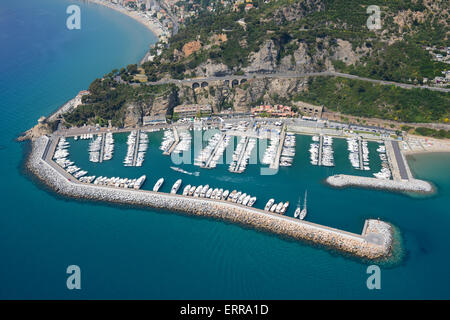 VISTA AEREA. Porto Turistico di Alassio. Provincia di Savona, Liguria, Italia. Foto Stock