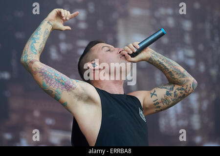 Mendig, Germania. 07Th Giugno, 2015. Winston McCall, cantante australiano di metalcore band 'Parkway Drive, ' esegue sul palco principale al 'Rock am Ring Festival musicale di Mendig, Germania, 07 giugno 2015. Foto: THOMAS FREY/Dpa/Alamy Live News Foto Stock