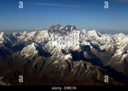 Vista aerea del monte Everest e Himalaya mountains come visto da un aereo dal Nepal al Bhutan Foto Stock