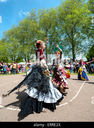 Exeter Devon, Regno Unito. 07Th Giugno, 2015. Kalash Tribal performing live a Exeter rispetto Festival 2015 a Belmont Park, Exeter su giugno 7th, 2015 a Exeter Devon, UK Credit: Clive Chilvers/Alamy Live News Foto Stock