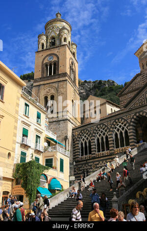 La cattedrale di Sant'Andrea in Piazza del Duomo, Amalfi, Italia Foto Stock