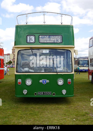 Ripristinato Leyland Atlantean double decker bus in livrea Southdown, numero di immatricolazione HOR590E Foto Stock