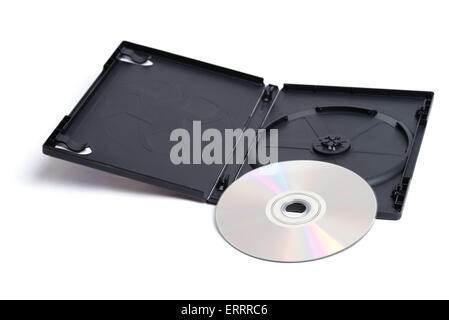 Un argento lucido DVD ed è chiaro il contenitore nero seduto da solo su uno sfondo bianco. Foto Stock