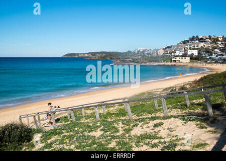 Guardando verso sud lungo curl curl beach verso Sydney.Curl Curl è un sobborgo a Sydney le spiagge del nord vicino a freshwater,l'australia Foto Stock