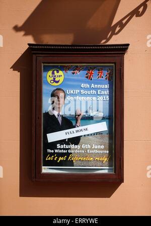 Un Regno Unito parte indipendente poster al di fuori dell'UKIP a Sud Est Conference 2015 presso i Giardini Invernali in Eastbourne 6 Giugno 2015 Foto Stock