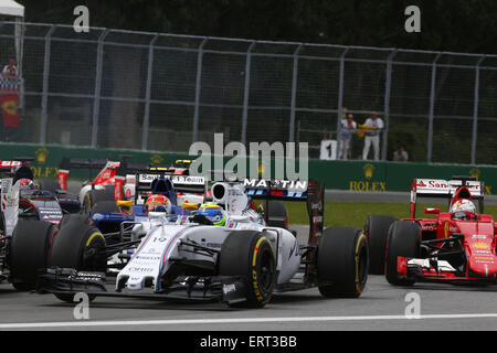 Montreal, Quebec, Canada. 07Th Giugno, 2015. Motorsports: FIA Formula One World Championship 2015, il Gran Premio del Canada, #19 Felipe Massa (BRA, Williams Martini Racing), #12 Felipe Nasr (BRA, Sauber F1 Team), start, massa, Masse, Menge, viele, molti crediti: dpa picture alliance/Alamy Live News Foto Stock