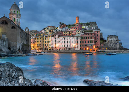 Vernazza su Cinque Terre Foto Stock