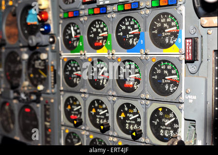 Strumenti, tasti e manopole, all'interno del prototipo cockpit creato durante la fase di progettazione del Concorde jet. Foto Stock