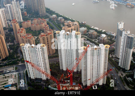 In costruzione. Viste dalla finanza mondiale Tower, Shanghai, ChinaCityscape, vista del fiume Huangpu, il Bund, Puxi e pinna Foto Stock