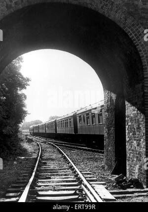 Ubicazione di Knowle e Denham incidente ferroviario. Tre persone sono state uccise a Knowle e Denham stazione (ora noto come stazione di Denham) il quindicesimo agosto 1963, West Midlands. La foto è stata scattata il 25 settembre 1963. Foto Stock