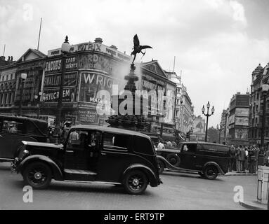 Eros, statua, Piccadilly, Londra, 31 luglio 1950. Foto Stock