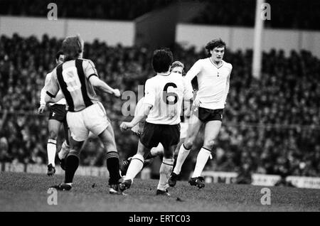 Tottenham Hotspur 2-0 Hull City, fa il quarto round in abbinamento a White Hart Lane, sabato 24 gennaio 1981. Glenn Hoddle Foto Stock