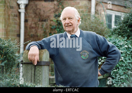 Battaglia di Bretagna veterano Brian Smith presso la sua casa cottage vicino a Evesham. 2° febbraio 1994. Foto Stock