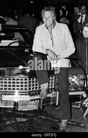 Stuntman Evel Knievel arriva a Londra prima del suo salto allo Stadio di Wembley. Il 6 maggio 1975. Foto Stock