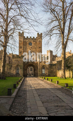 Cancelli a Durham Castle, ora Durham University student accommodation, County Durham, England, Regno Unito Foto Stock