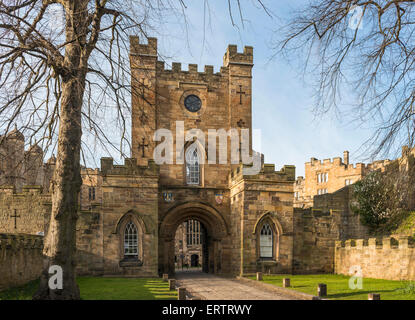 Gate in Durham Castle, ora Durham University student accommodation, County Durham, England, Regno Unito Foto Stock