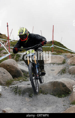 Nial Oxley (GBR) pratiche davanti al junior mens gara dh durante l UCI Mountain Bike World Cup - Fort William Foto Stock