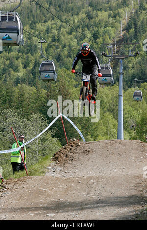 Fort William, Scotland, Regno Unito. Il 7 giugno, 2015. Brendan Faircloth (GBR) termina in 5:00.00 nell'elite mens gara dh durante l UCI Mountain Bike World Cup - Fort William Credito: Dan Cooke/Alamy Live News Foto Stock