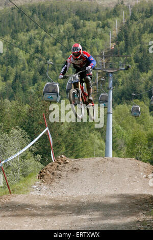 Fort William, Scotland, Regno Unito. Il 7 giugno, 2015. George Brannigan (NZL) termina al nono posto nella 455.76 in elite mens gara dh durante l UCI Mountain Bike World Cup - Fort William Credito: Dan Cooke/Alamy Live News Foto Stock