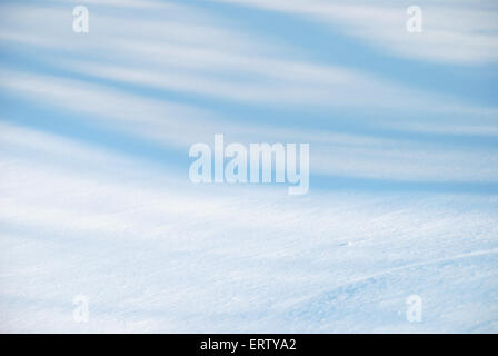 Lo sfondo da neve splenduto con Sun Foto Stock