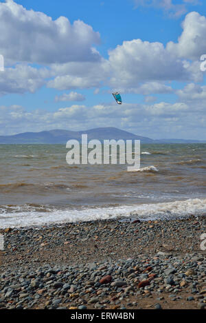 Kitesurfer a allonby beach West Cumbria Inghilterra England Foto Stock