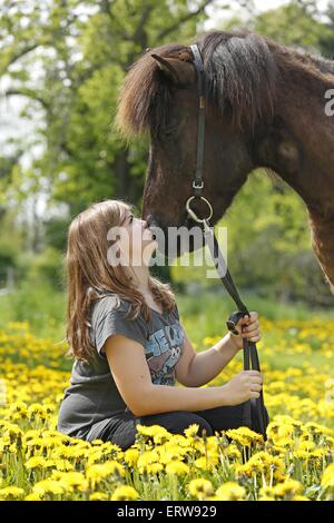 Ragazza con Aegidienberger Foto Stock