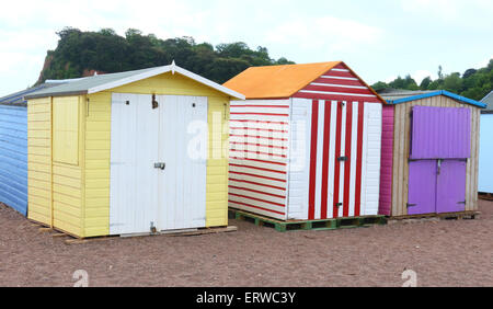 Teignmouth, Devon, Regno Unito. 8 Giugno, 2015. Meteo: giornata soleggiata nel Devon il mare e la città portuale di Teignmouth lunedì 8 giugno 2015 Credit: KEITH MAYHEW/Alamy Live News Foto Stock