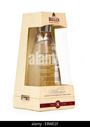 Bell' s Extra Special Millenium 2000' whisky invecchiato per 8 anni, rilasciata per commemorare il nuovo millennio. Foto Stock