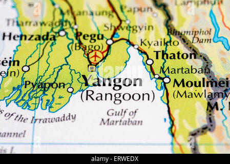 Close up della mappa di Myanmar e di Yangon. Precedentemente conosciuto come Birmania e Rangoon Foto Stock