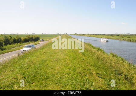 Il Fiume Great Ouse guardando a sud verso la regina Adelaide, Cambridgeshire Foto Stock