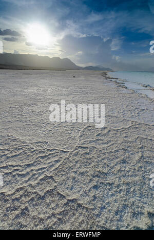 La naturale salato fiumi del lago Assal in Gibuti, Africa Foto Stock