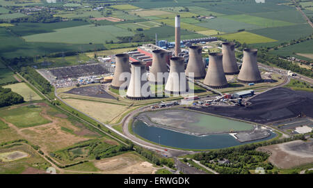 Vista aerea del Cottam Centrali, una centrale a carbone e una centrale elettrica a gas, vicino a Retford nel Nottinghamshire Foto Stock