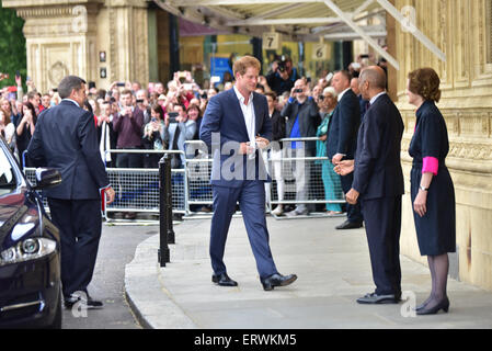 Londra, Regno Unito. 8 Giugno, 2015. Il principe Harry assiste il WellChild Concerto di Gala per Cheltenham carità alla Royal Albert Hall di Londra. Credito: Vedere Li/Alamy Live News Foto Stock