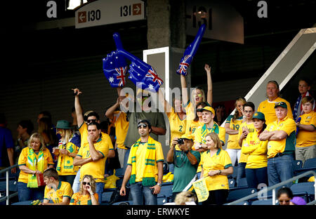 Winnipeg, Canada. 8 Giugno, 2015. Ventole il tifo per il team prima del gruppo D match tra gli Stati Uniti e Australia al 2015 FIFA Coppa del mondo femminile in Winnipeg, Canada, giugno 8, 2015. Credito: Ding Xu/Xinhua/Alamy Live News Foto Stock