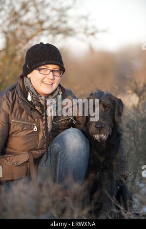 Donna e Labradoodle Foto Stock