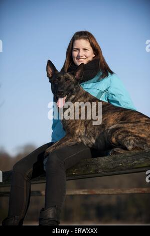 Donna con Hollandse Herder Foto Stock