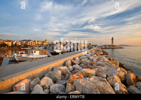 Faro nel porto di Patrasso, Peloponneso e Grecia. Foto Stock