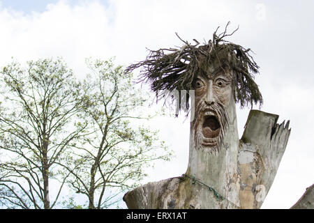 Figura in legno, Mazurski Eden o Masurian giardino di Eden, la ricostruzione della cultura Galindians, Gmina Ruciane-Nida Foto Stock