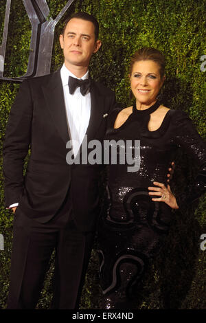 New York, Stati Uniti d'America. 07Th Giugno, 2015. Colin Hanks e Rita Wilson di frequentare il teatro americano del parafango annuale 69Tony Awards al Radio City Music Hall il 7 giugno 2015 a New York City. Credito: dpa picture alliance/Alamy Live News Foto Stock