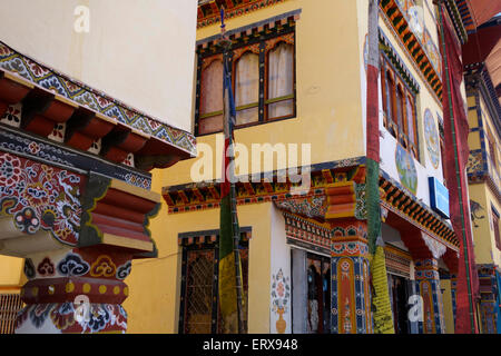 Distintivo design architettonico nella città di Paro in Bhutan Foto Stock