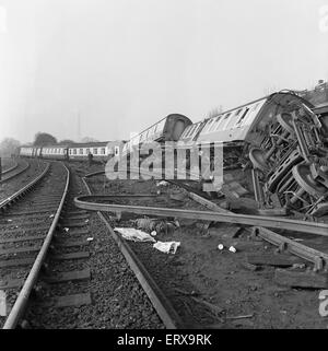 Morpeth incidente ferroviario il 7 maggio 1969 una traversina northbound express treno da Londra a Aberdeen deragliato sulla curva di Morpeth. Sei persone sono state uccise, 21 sono stati feriti e il tetto della stazione in direzione nord della piattaforma è stata danneggiata. Foto Stock