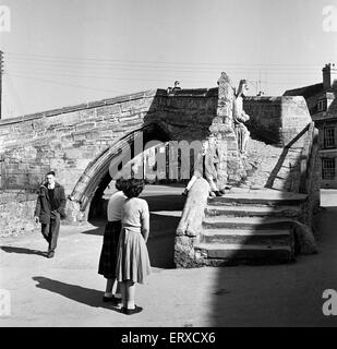 Trinità ponte in Crowland, Lincolnshire. Il 2 aprile 1953. Foto Stock