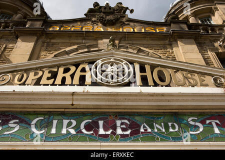 Regno Unito, Inghilterra, Derbyshire, Buxton Opera House cielino Foto Stock