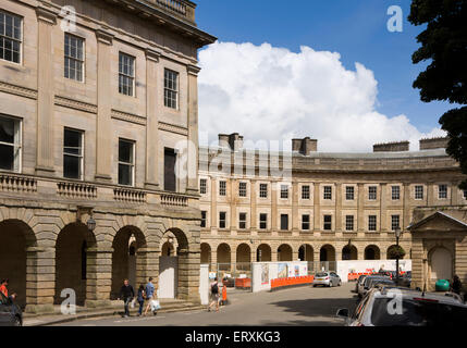 Regno Unito, Inghilterra, Derbyshire, Buxton, il Crescent, inconic spa era edificio durante il restauro Foto Stock