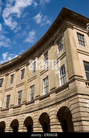 Regno Unito, Inghilterra, Derbyshire, Buxton, il Crescent, iconico spa era edificio durante il restauro Foto Stock